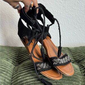 Minnetonka Beaded Women's Sandals